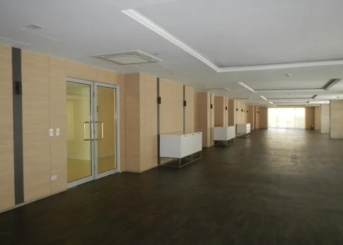 Two Maridien 41stflr -minimalist Functional Apartment *
