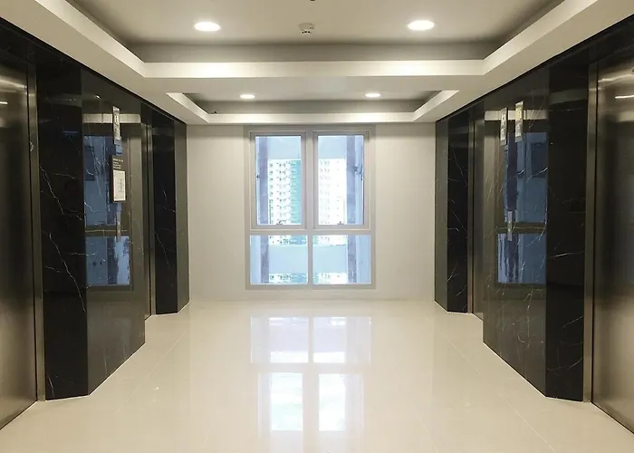 Two Maridien 41stflr -minimalist Functional Manila