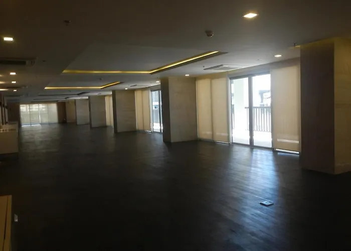 Two Maridien 41stflr -minimalist Functional * Manila