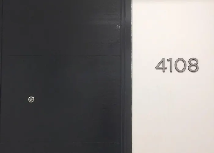 Two Maridien 41stflr -minimalist Functional * Manila