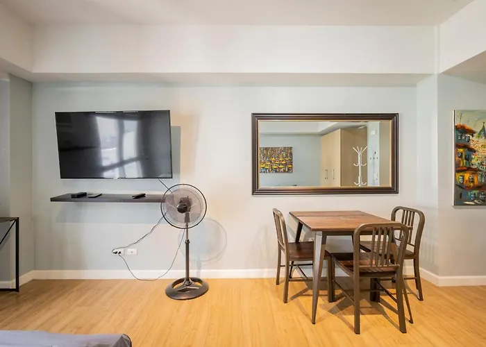 Two Maridien 41stflr -minimalist Functional Apartment *