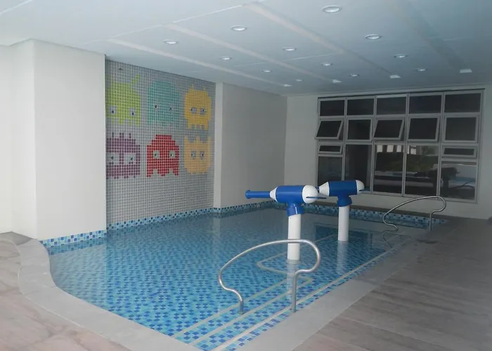 Two Maridien 41stflr -minimalist Functional Apartment *