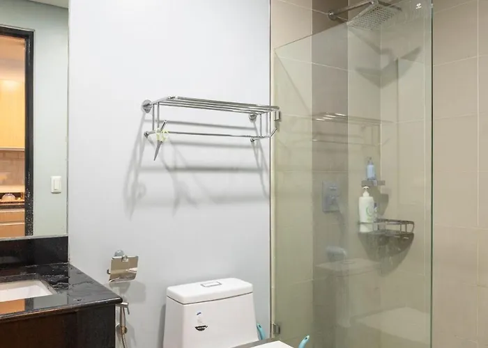 Two Maridien 41stflr -minimalist Functional Apartment *